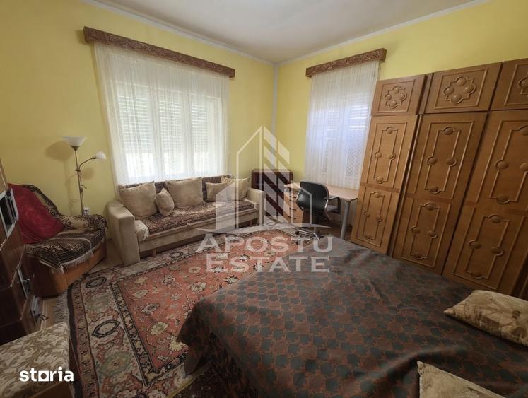 Casă cu 5 camere cu Teren 1450 Mp în Central