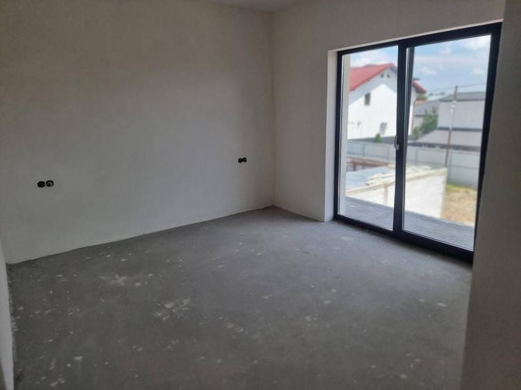 Casă cu 4 camere în Bradu