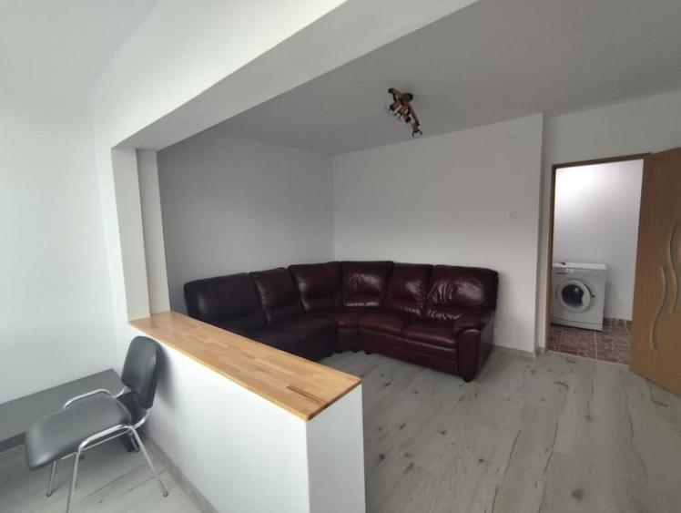 Apartament cu 2 camere decomandat în Poiana