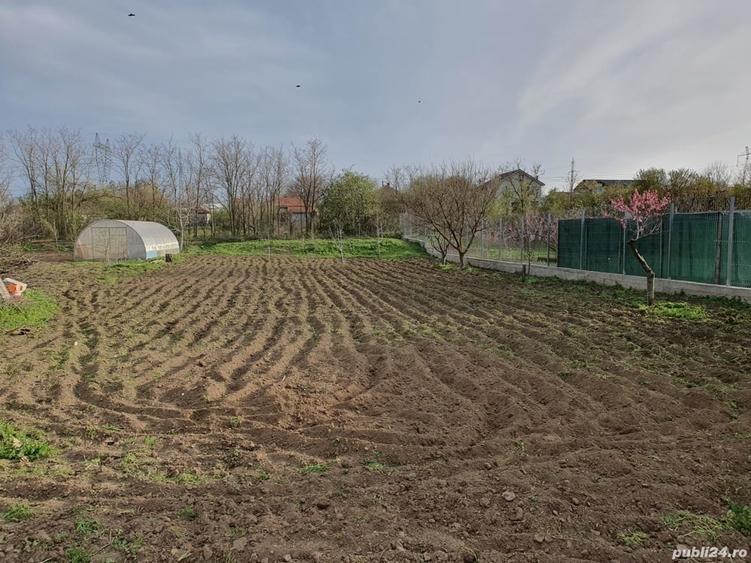 Teren de 1300 mp, în Poiana