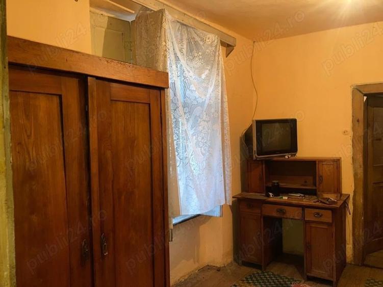 Casă cu 4 camere în Bănia