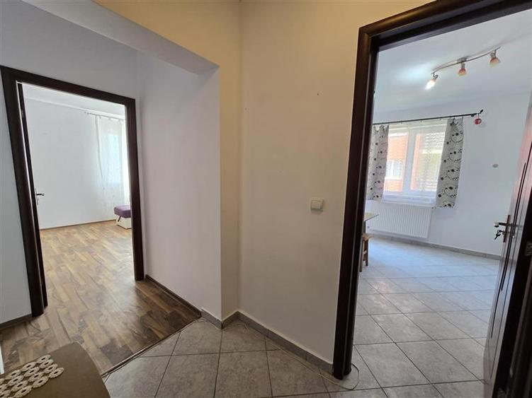 Apartament cu 2 camere decomandat, mobilat în Exterior Est
