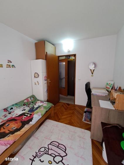 Apartament cu 3 camere semidecomandat în Traian