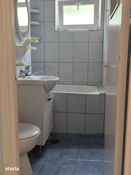 Apartament cu 2 camere semidecomandat în Craiovița Nouă