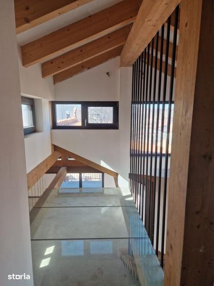 Apartament cu 5 camere în Aviatorilor