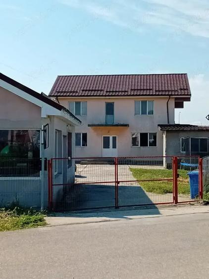 Casă cu 6 camere cu Teren 565 Mp în Ișalnița