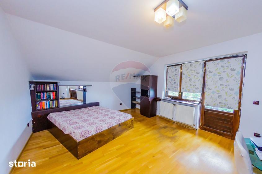 Casă cu 5 camere cu Teren 1108 Mp în Săsar