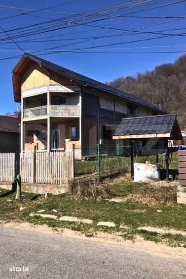 Casă cu 6 camere cu Teren 3050 Mp în Mănești