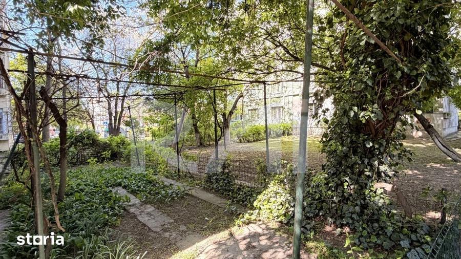 Apartament cu 4 camere decomandat în Rovine