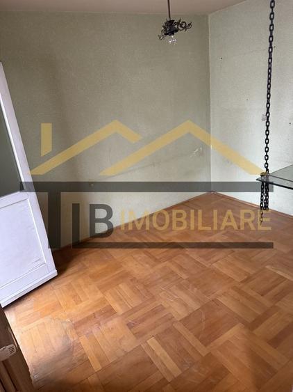 Apartament cu 2 camere semidecomandat în 7 Noiembrie