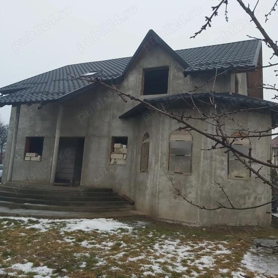 Casă cu Teren 680 Mp în Cătămărești