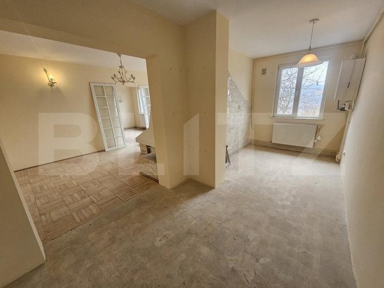 Apartament cu 2 camere semidecomandat în Hunedoara