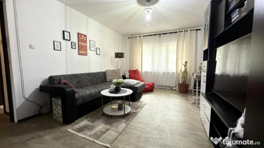 Apartament cu 3 camere decomandat în Central