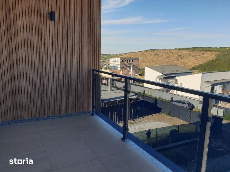 Apartament cu 3 camere decomandat în Rediu