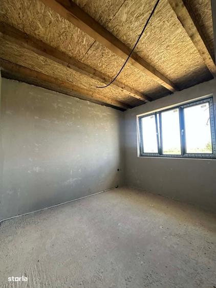 Casă cu 4 camere decomandat în Păulești