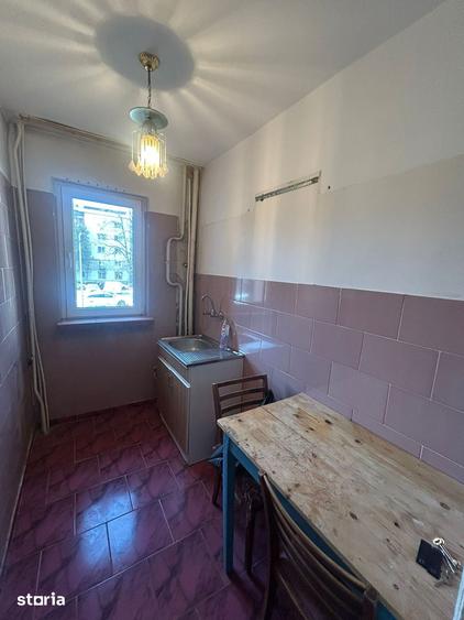 Apartament cu 4 camere semidecomandat în Sud