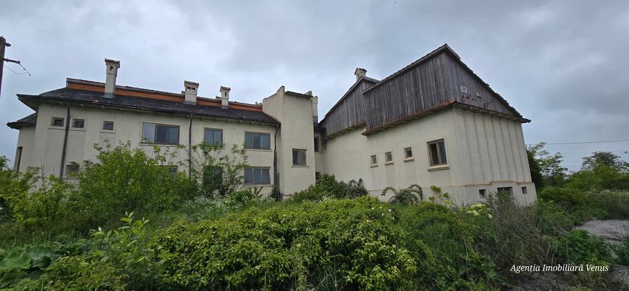 Spațiu comercial, de 800 mp, în Cucorăni