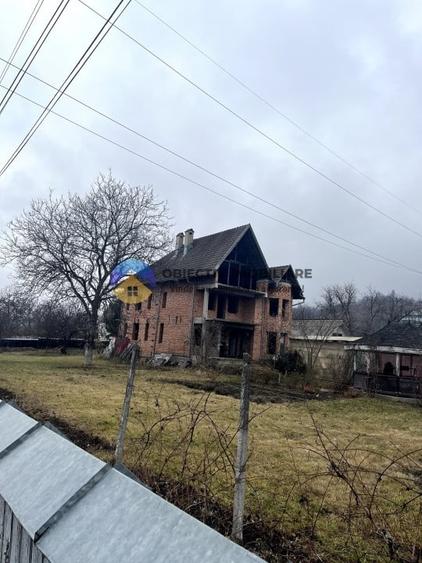 Casă cu 5 camere cu Canalizare în Viișoara