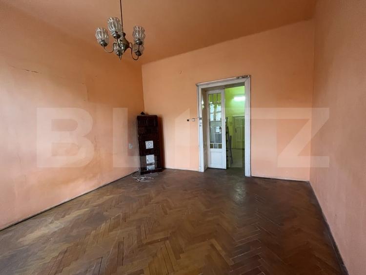 Apartament cu 4 camere decomandat în Central