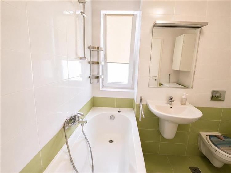 Apartament cu 2 camere semidecomandat, mobilat în Tractorul