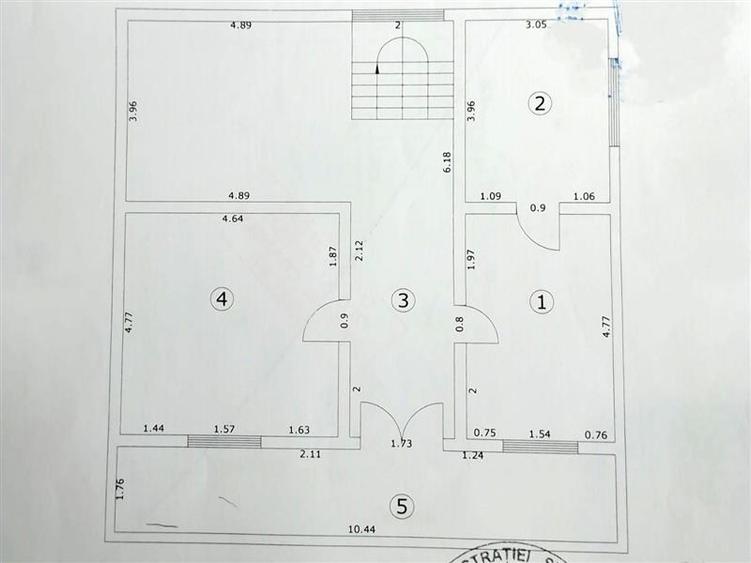 Casă individuală cu 6 camere cu Teren 887 Mp în Est