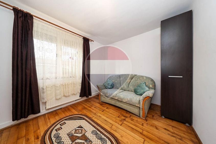 Casă individuală cu 8 camere cu Teren 720 Mp în Central