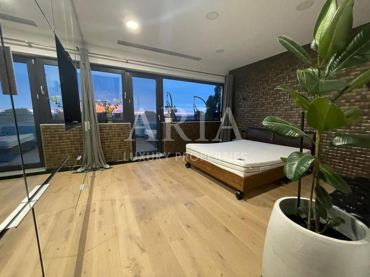Penthouse cu 3 camere decomandat în Herăstrău