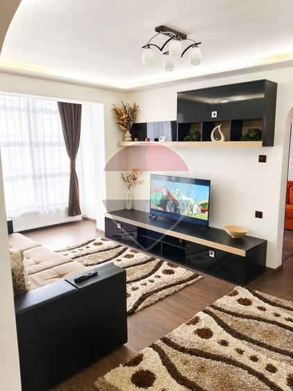Apartament cu 2 camere semidecomandat, mobilat în Central