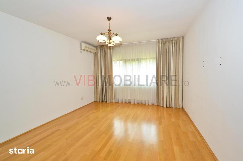 Casă cu 6 camere cu Teren 553 Mp în Băneasa