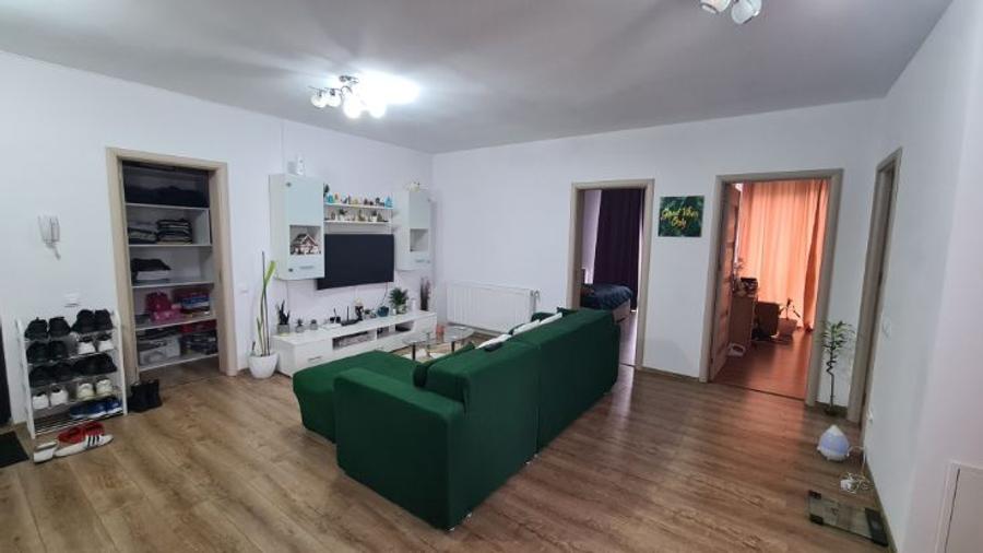 Apartament cu 3 camere semidecomandat în Republicii
