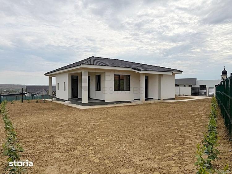 Casă cu 3 camere decomandat cu Teren 350 Mp în Paleu