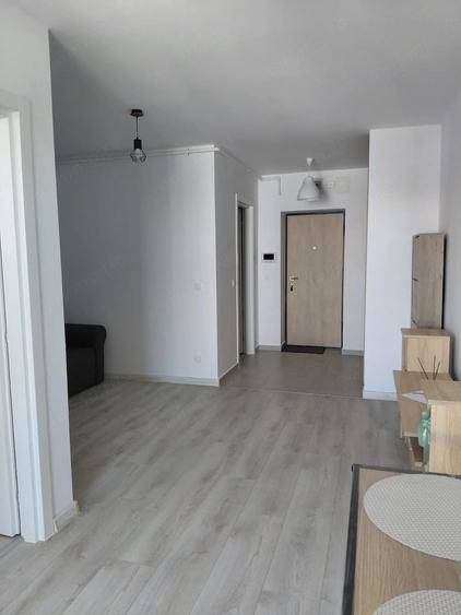 Garsonieră decomandată în Titan