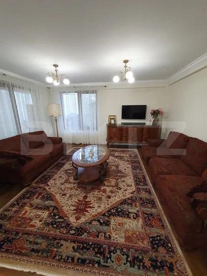 Apartament cu 3 camere semidecomandat, mobilat în Central