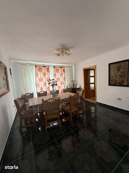 Casă cu 5 camere cu Teren 3000 Mp în Botizului