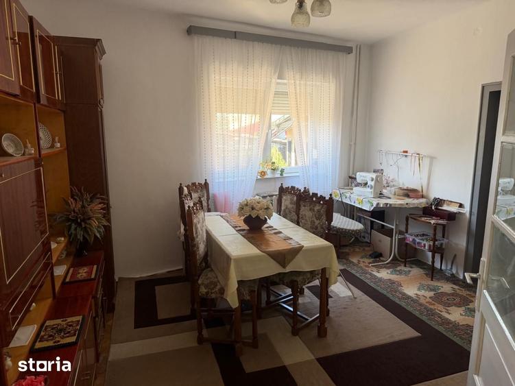 Casă cu 5 camere cu Teren 500 Mp în Titulescu