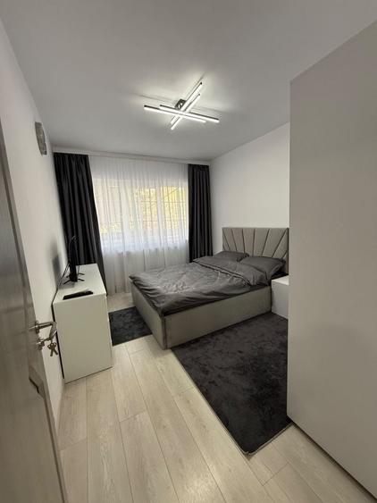 Apartament cu 3 camere decomandat în Micro 6