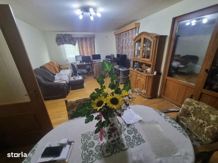 Casă cu 4 camere în Est