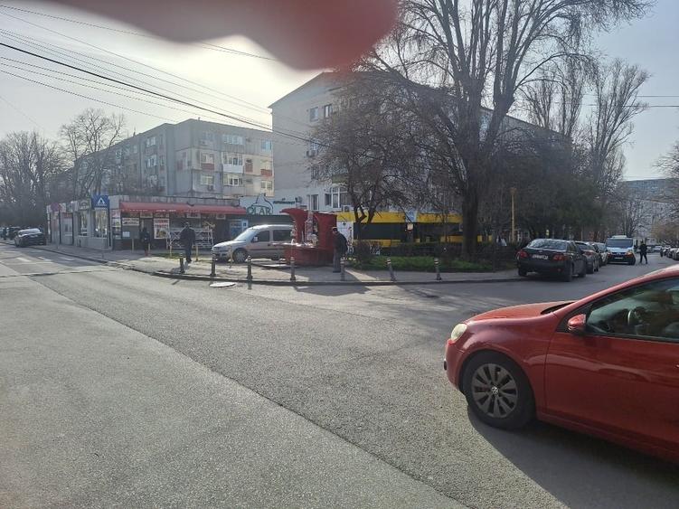 Apartament cu 3 camere semidecomandat în Tomis Nord