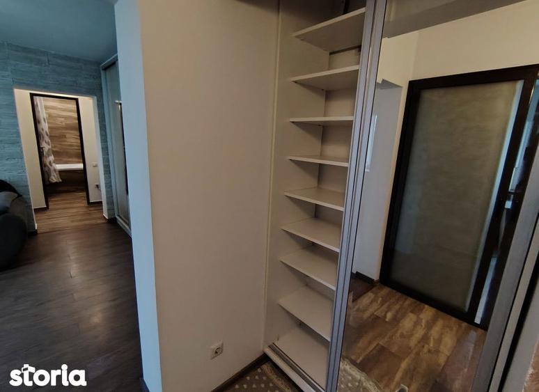 Apartament cu 3 camere semidecomandat în Podu Roș