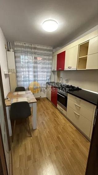 Apartament cu 2 camere semidecomandat, mobilat în Podu Roș