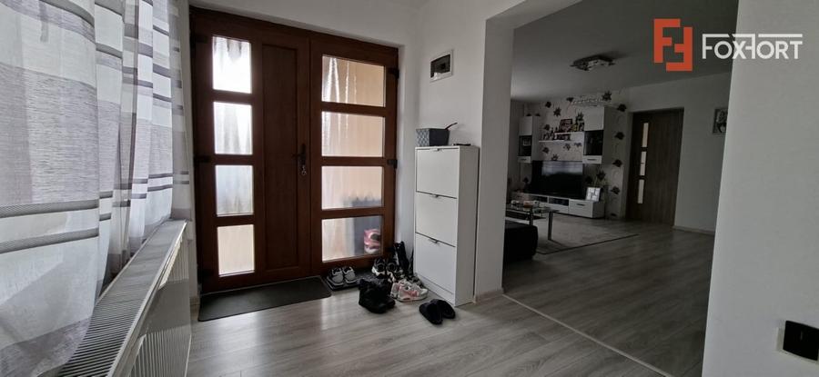 Casă individuală cu 3 camere cu Canalizare în Sânmihaiu Român