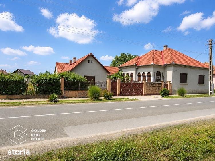 Casă cu 5 camere decomandat cu Teren 2355 Mp în Ususău
