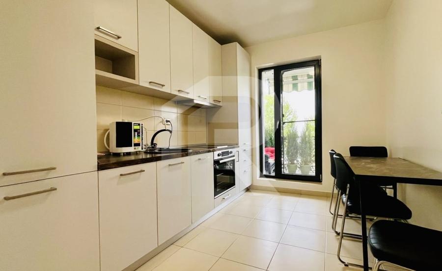 Apartament cu 4 camere semidecomandat în Băneasa