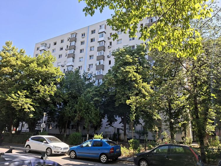 Apartament cu 2 camere decomandat în Drumul Taberei