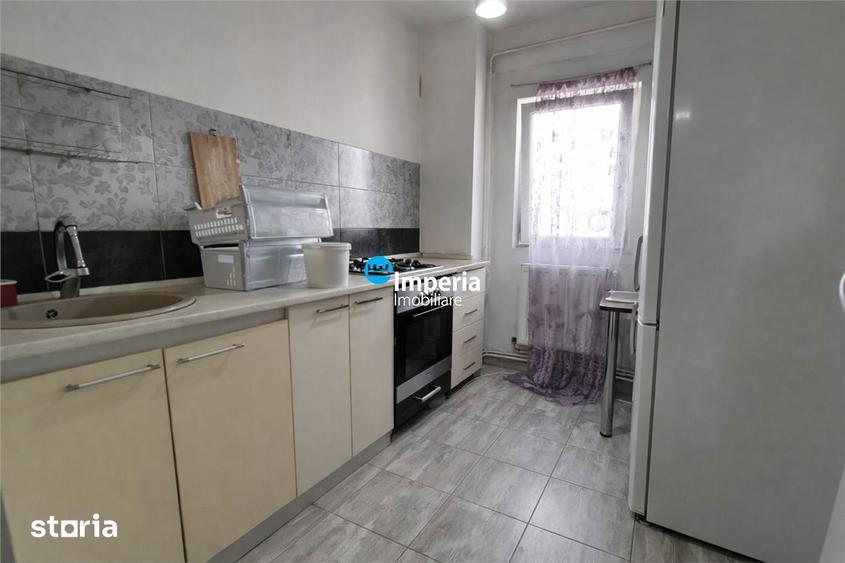 Apartament cu 4 camere decomandat în Dacia