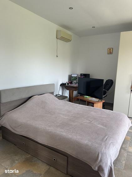Casă cu 5 camere decomandat cu Teren 400 Mp în Bănești