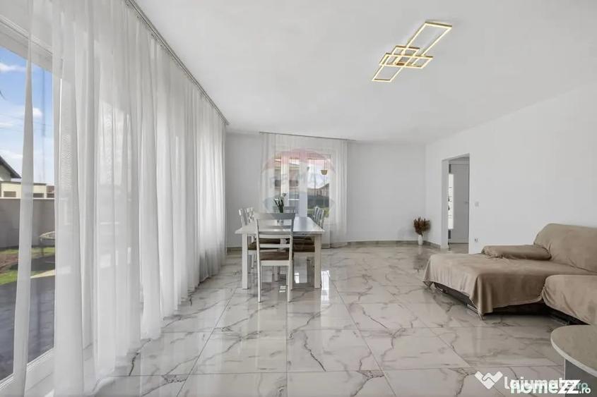 Casă cu 9 camere cu Teren 600 Mp în Fântânele