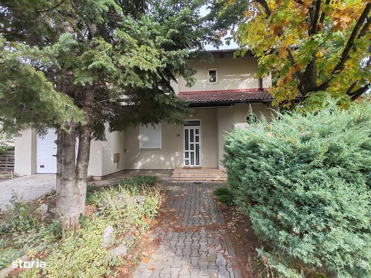 Casă cu 4 camere în Ostratu