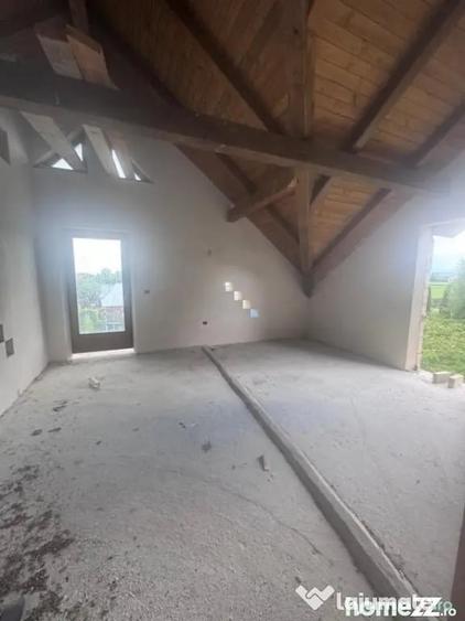 Casă cu 7 camere cu Teren 1674 Mp în Frătăuții Vechi