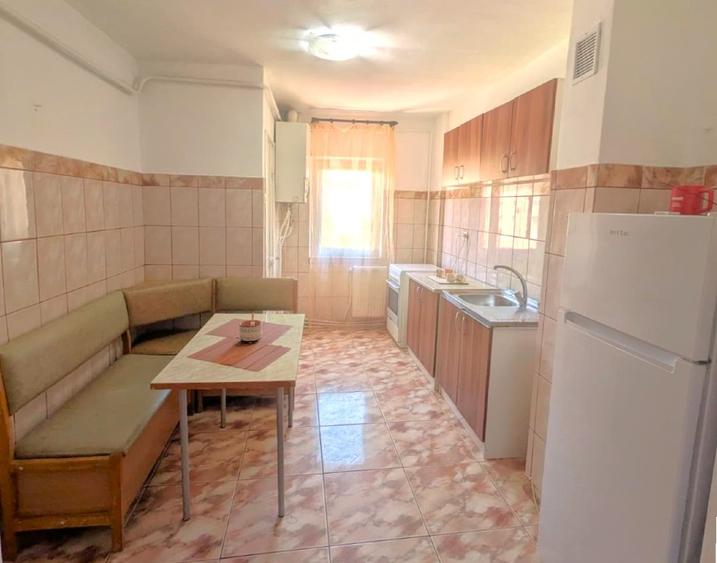 Apartament cu 4 camere decomandat în Gară